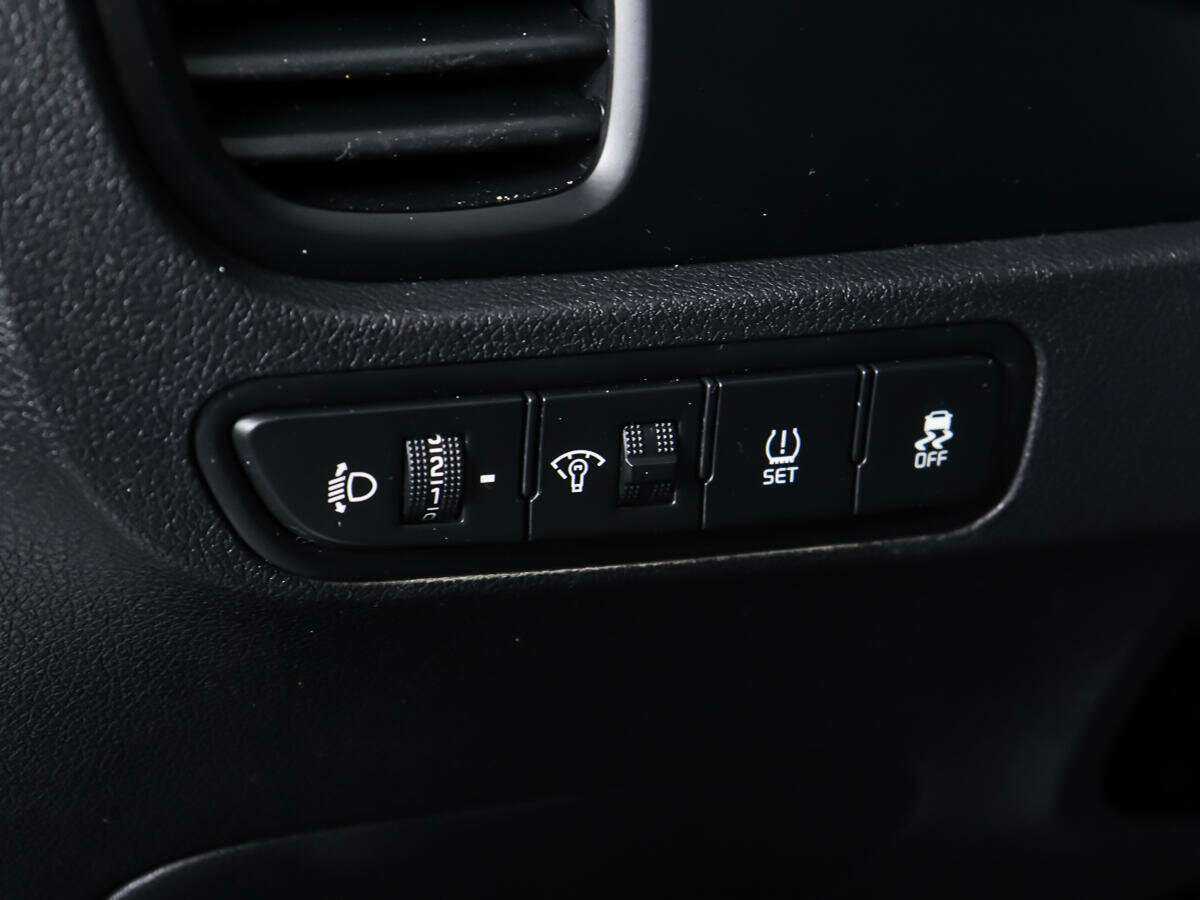 Kia Rio X-Line, 2018 Фото №13