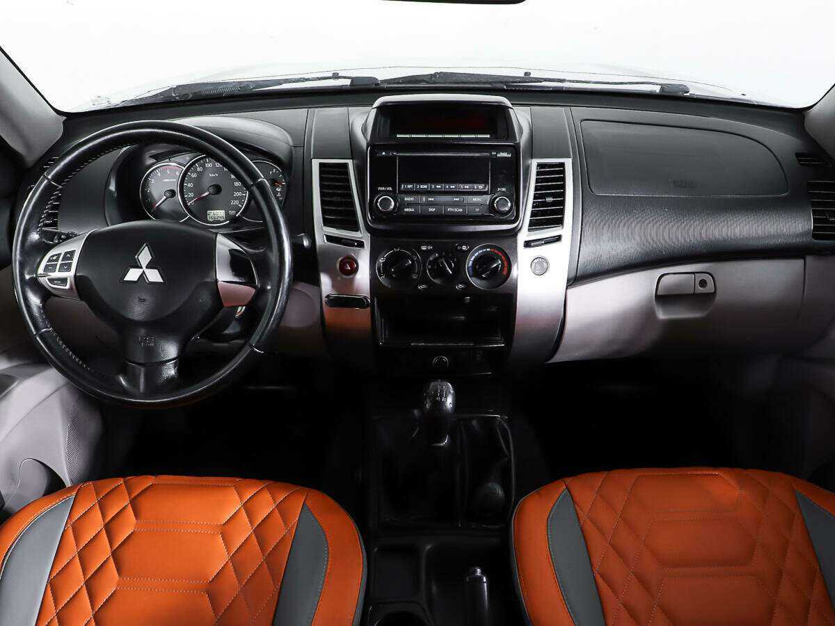 Mitsubishi Pajero Sport, 2014 Фото №13