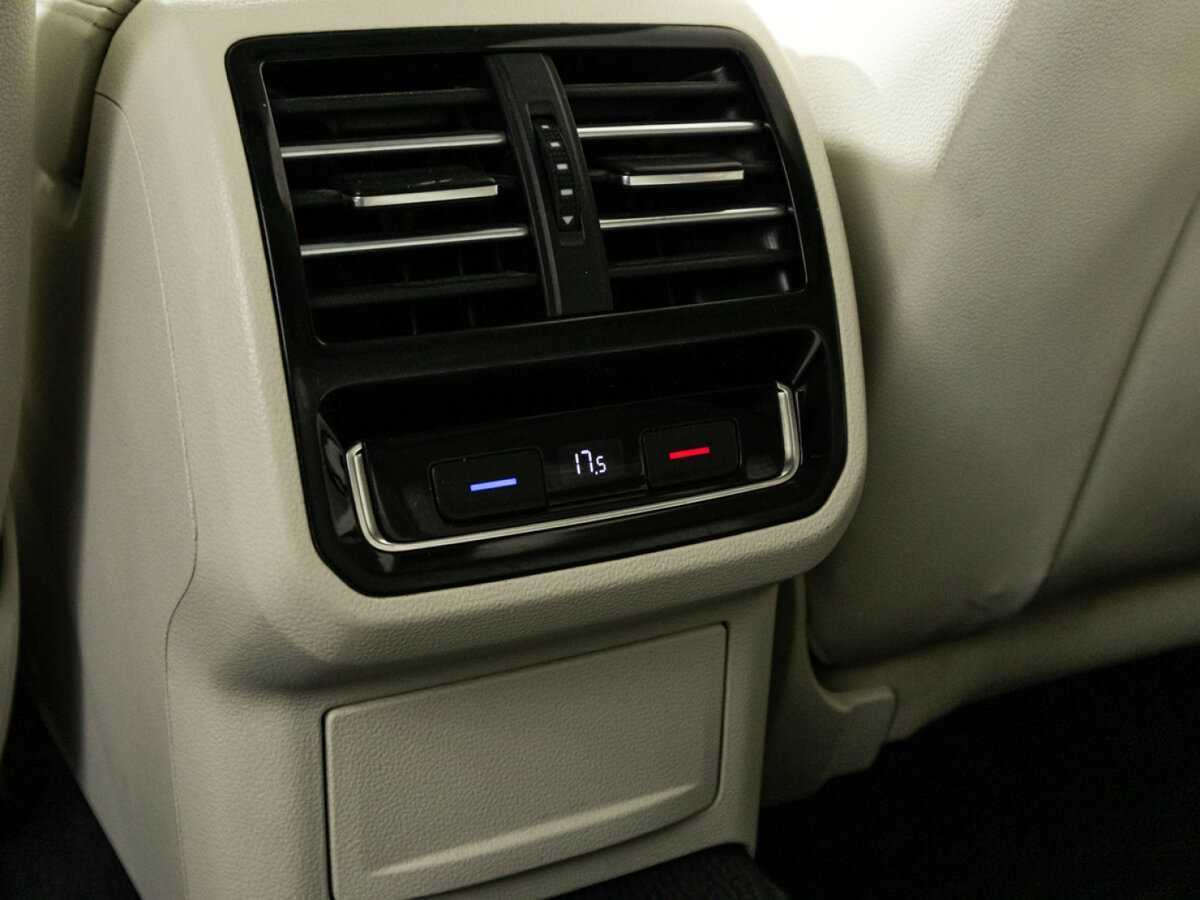 Volkswagen Passat, 2018 Фото №17