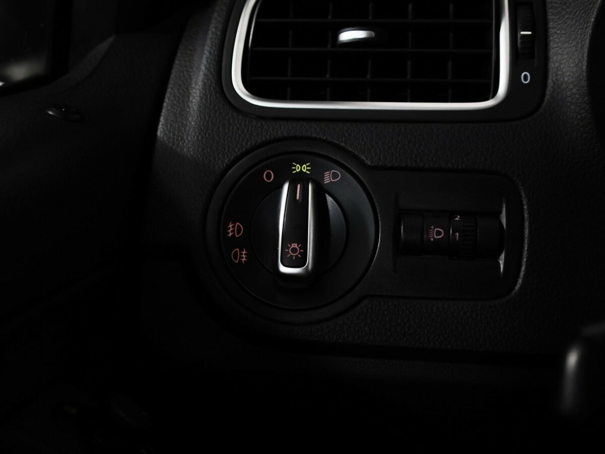 Volkswagen Polo V Рестайлинг, 2015 Фото №17